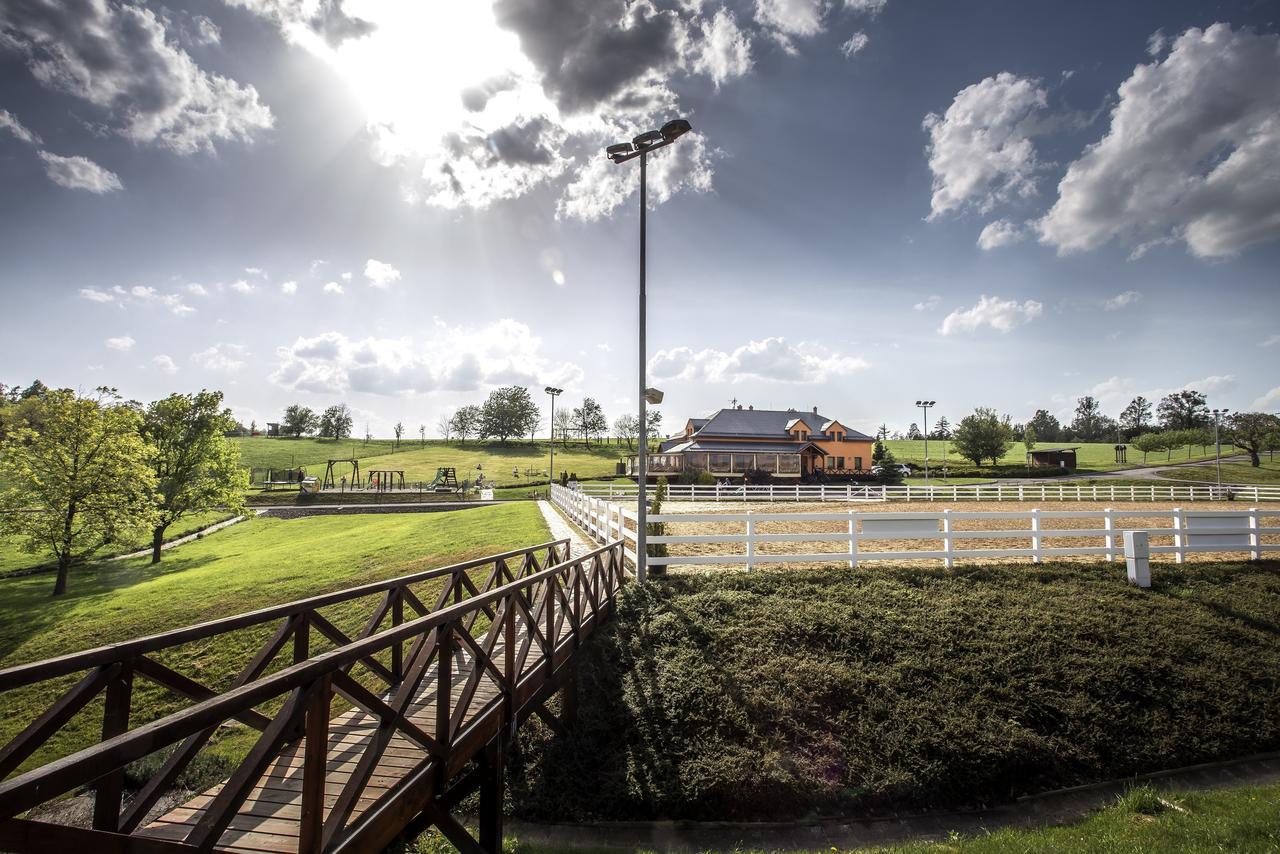 Hotel Horse Riding - Jezdecky Areal Тршице Экстерьер фото